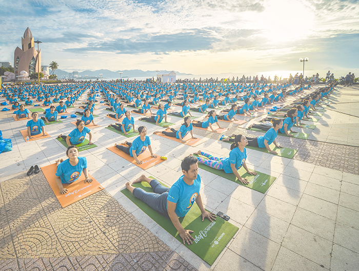International Yoga Day in Nha Trang. Photo: Tran Anh Khoa 